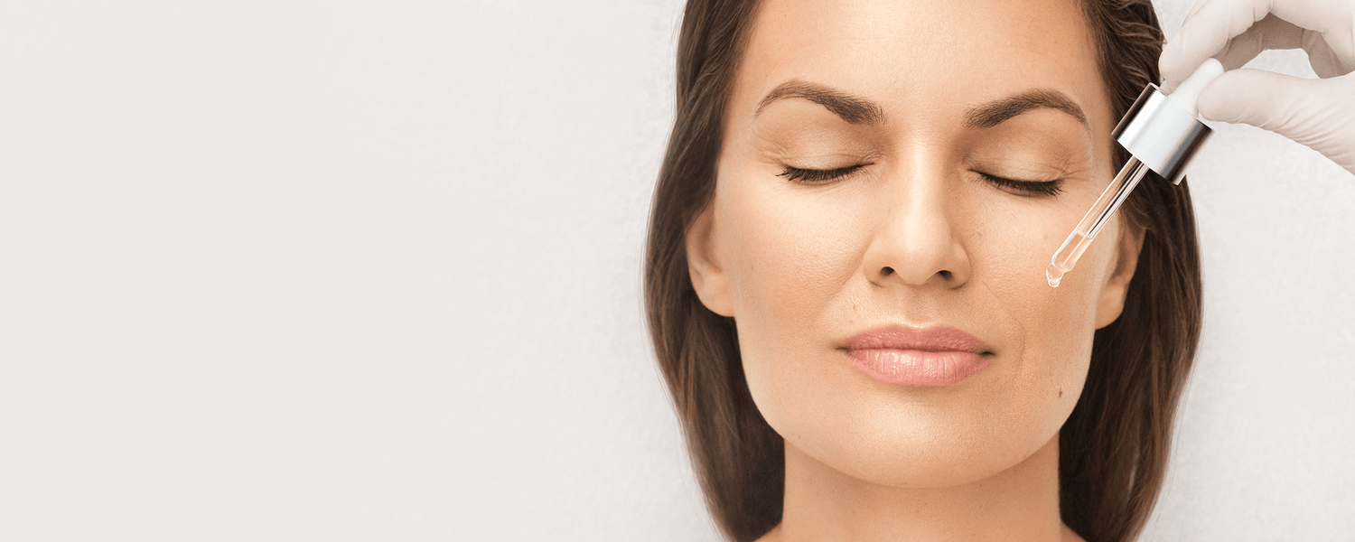 Przeciwstarzeniowa terapia  z kwasami i nanonakłuwaniem na twarz, szyję, dekolt, okolice oczu 