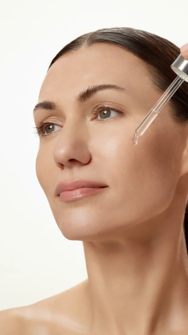 ✨FACE NANO GLOW TREATMENT - sposób na olśniewającą skórę w wyjątkowych chwilach✨
 
Masz plany na Andrzejki? To idealny moment na metamorfozę, która odmłodzi Twoją skórę już po jednym zabiegu!
 
Zaawansowana procedura biostymulacji łączy precyzyjną technologię nanonakłuwania z przełomowymi Ampułkami Egzosomalnymi Tri-ExoGF o intensywnym działaniu regeneracyjnym:
 
💧 Głęboko nawilża i odżywia
🌟 Natychmiastowo rozświetla cerę
💎 Przywraca skórze jedwabistą gładkość
 
 
📆 Nie zwlekaj – zarezerwuj wizytę u swojego kosmetologa i zachwyć wszystkich swoim promiennym wyglądem!

_____________________________________

Jesteś profesjonalistą i szukasz idealnych zabiegów bankietowych dla swoich klientów? Zapraszamy na webinar 5 grudnia - link do rejestracji w bio 🤍

#MedEstelleRSPCorneotherapyRevolution #MedEstelle #KorneoterapiaRSP #TriExoGF #FaceNanoGlowTreatment #ZabiegiNaTwarz